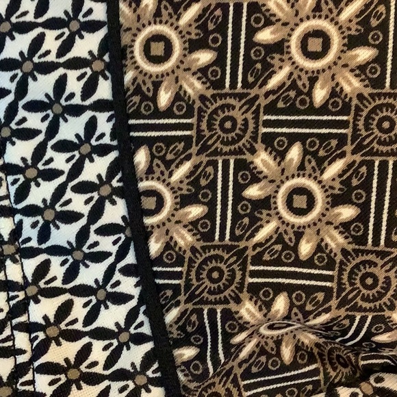 ATHLETA bikini top cool pattern brown black size S pretty artwork on this top 🐝 - Picture 8 of 8